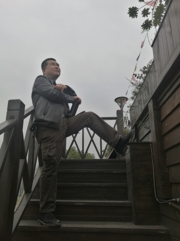 孤单背影的第一张照片--福州相亲服务中心