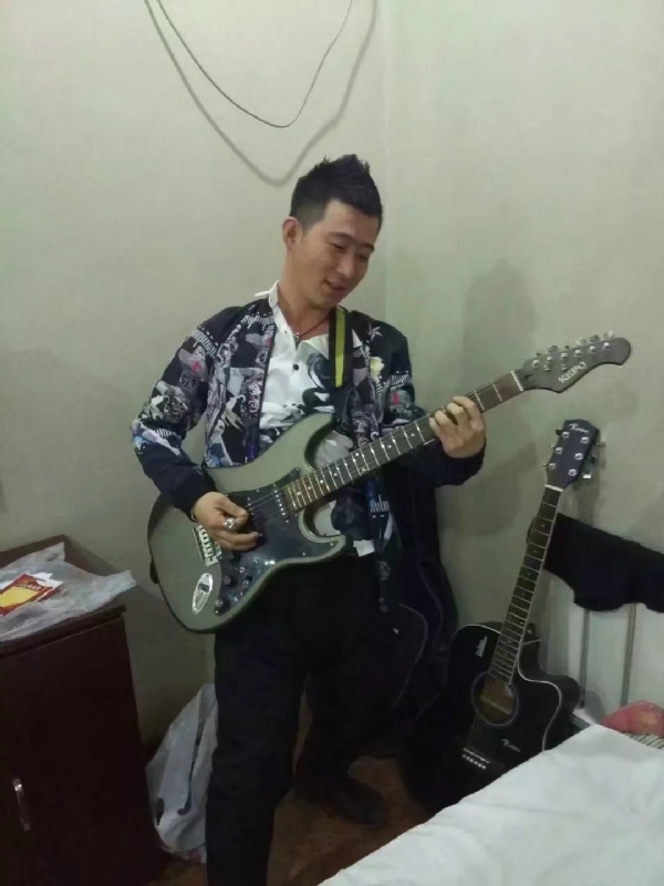 小吉他的第一张照片--福州相亲服务中心