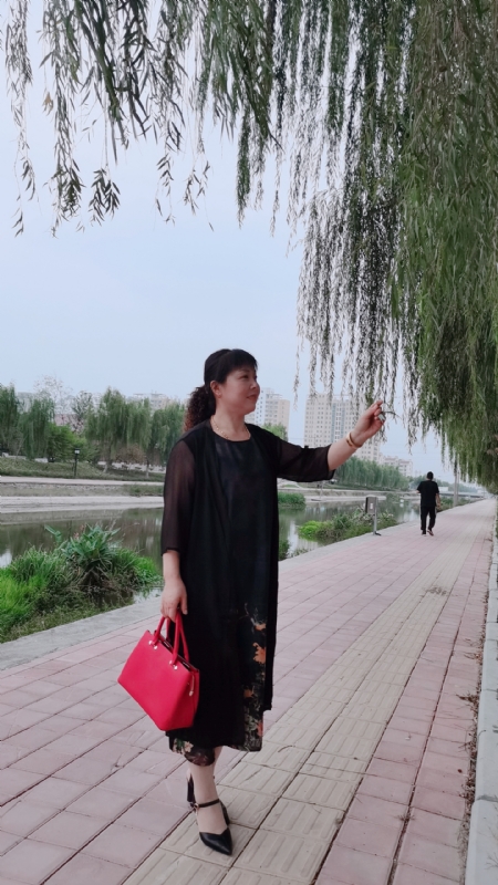 周本玲的第一张照片--福州相亲服务中心