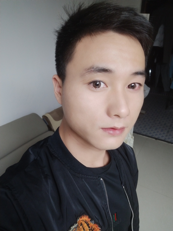 何凡的第三张照片--福州相亲服务中心