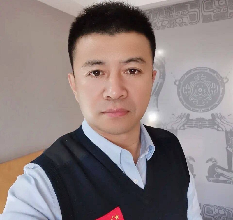 生在红旗下的第一张照片--福州相亲服务中心